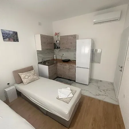 Frau Trena Apartment
